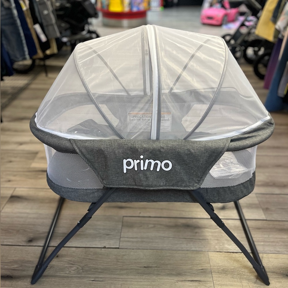 Primo Cocoon Deluxe Folding Indoor & Outdoor Travel Bassinet.